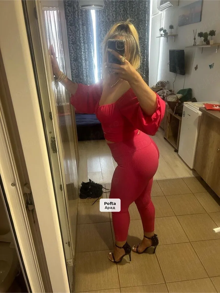 Ioana, mature and discreet companion - 1/4