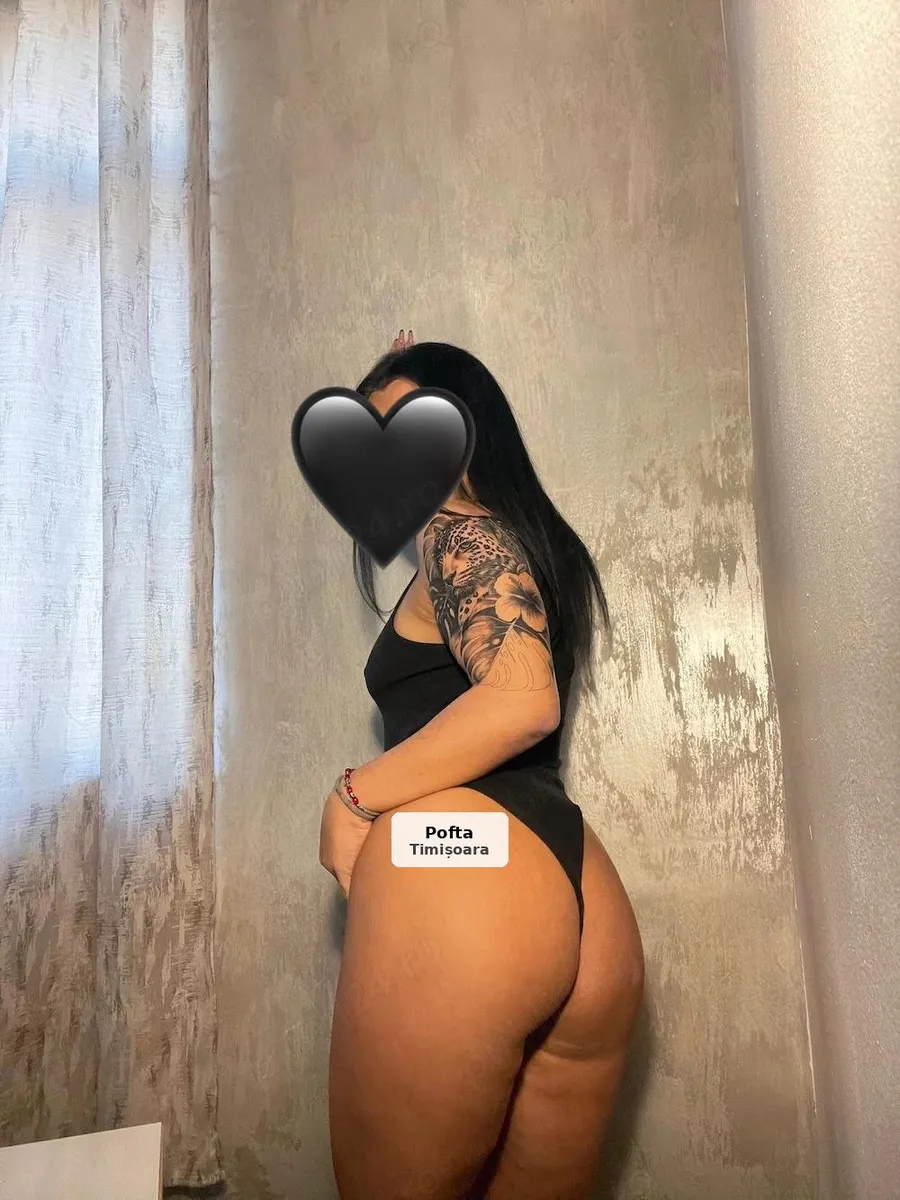 Ella, petite brunette - 1/3