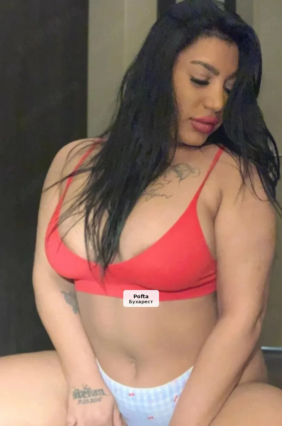 Sexy Brunette, New in Town - 1/1