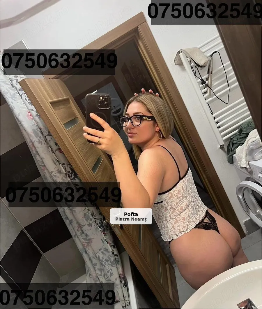 Amalia, young and real girl, in town today - 1/5