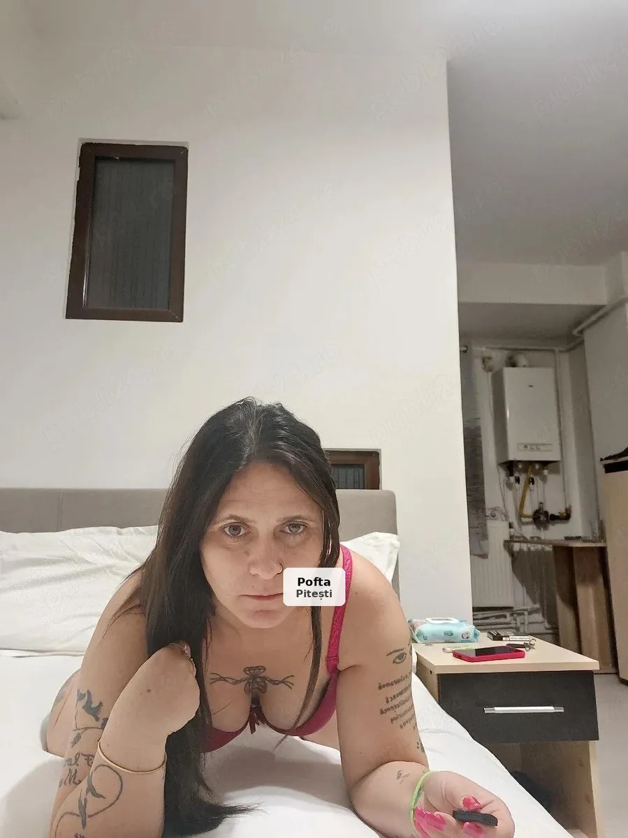 Petite Brunette for Relaxation - 1/4