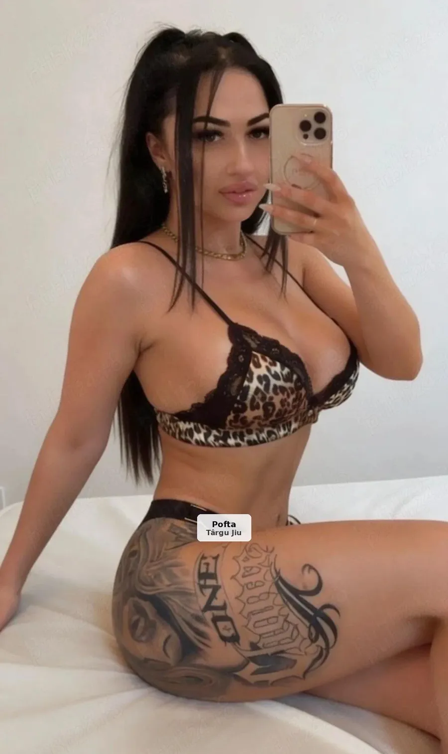 Rebeca - Refined and Sensual Brunette - 1/4