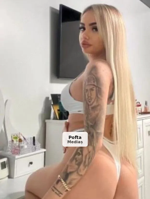 Eve, blondă atrăgătoare și discretă - 1/3