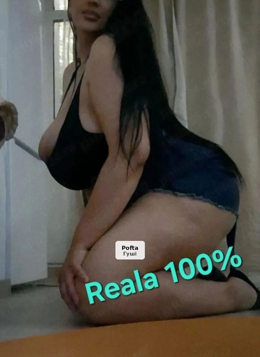 Brunetă finuță și pasională - 1/3