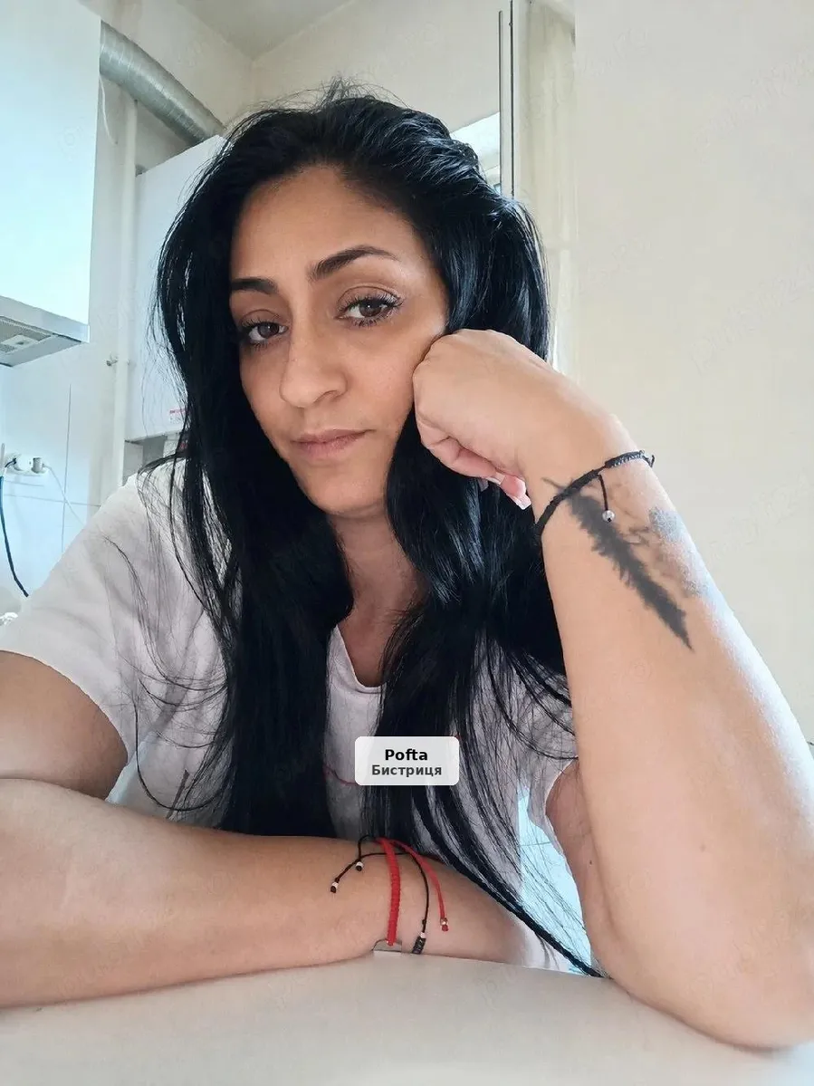 Claudia, 41 - Discretion and Seriousness - 1/3