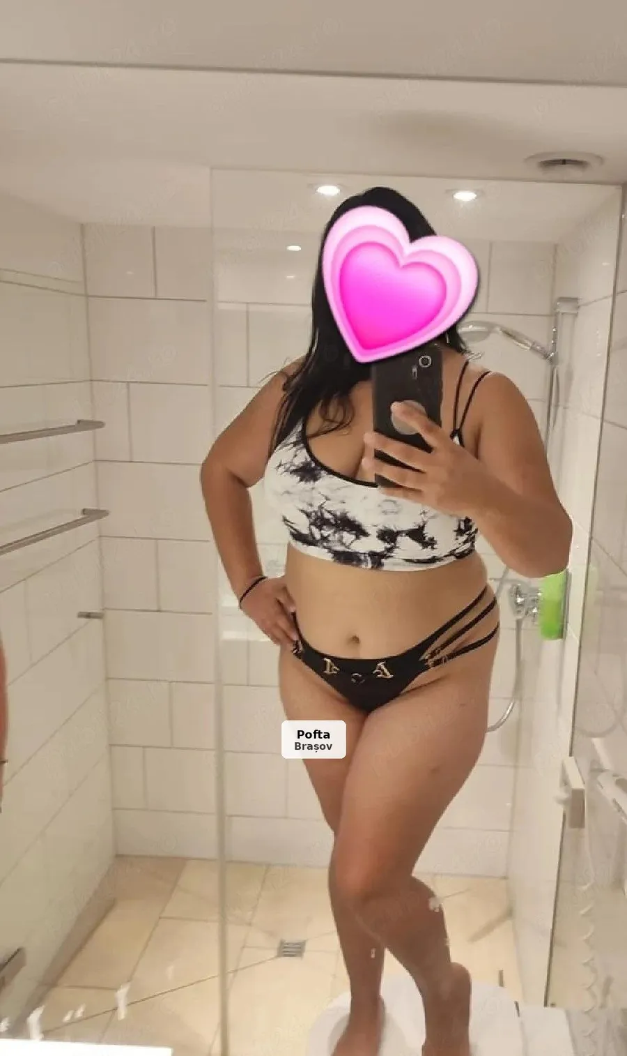 Curvy Girl, Always Smiling - 1/2