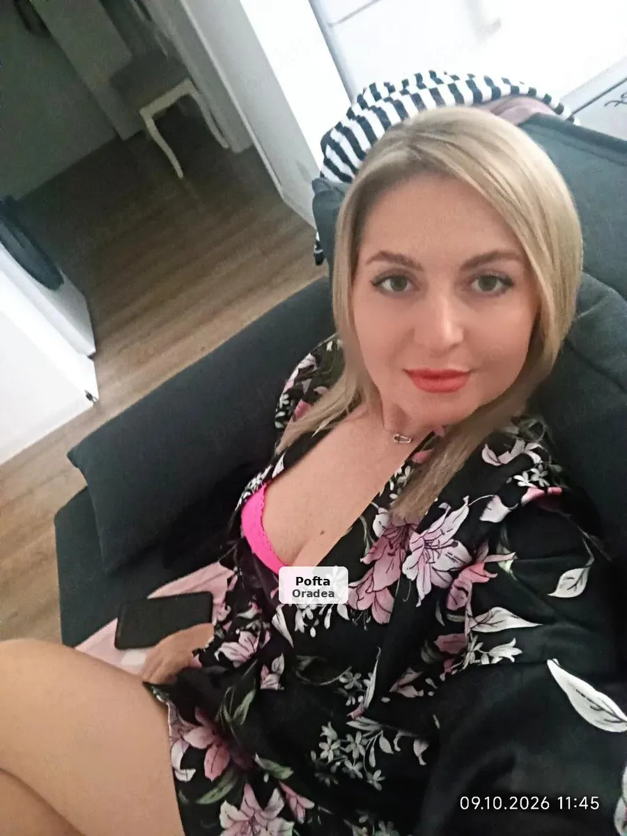 Blondă dulce și sexy cu ochi verzi - 1/5