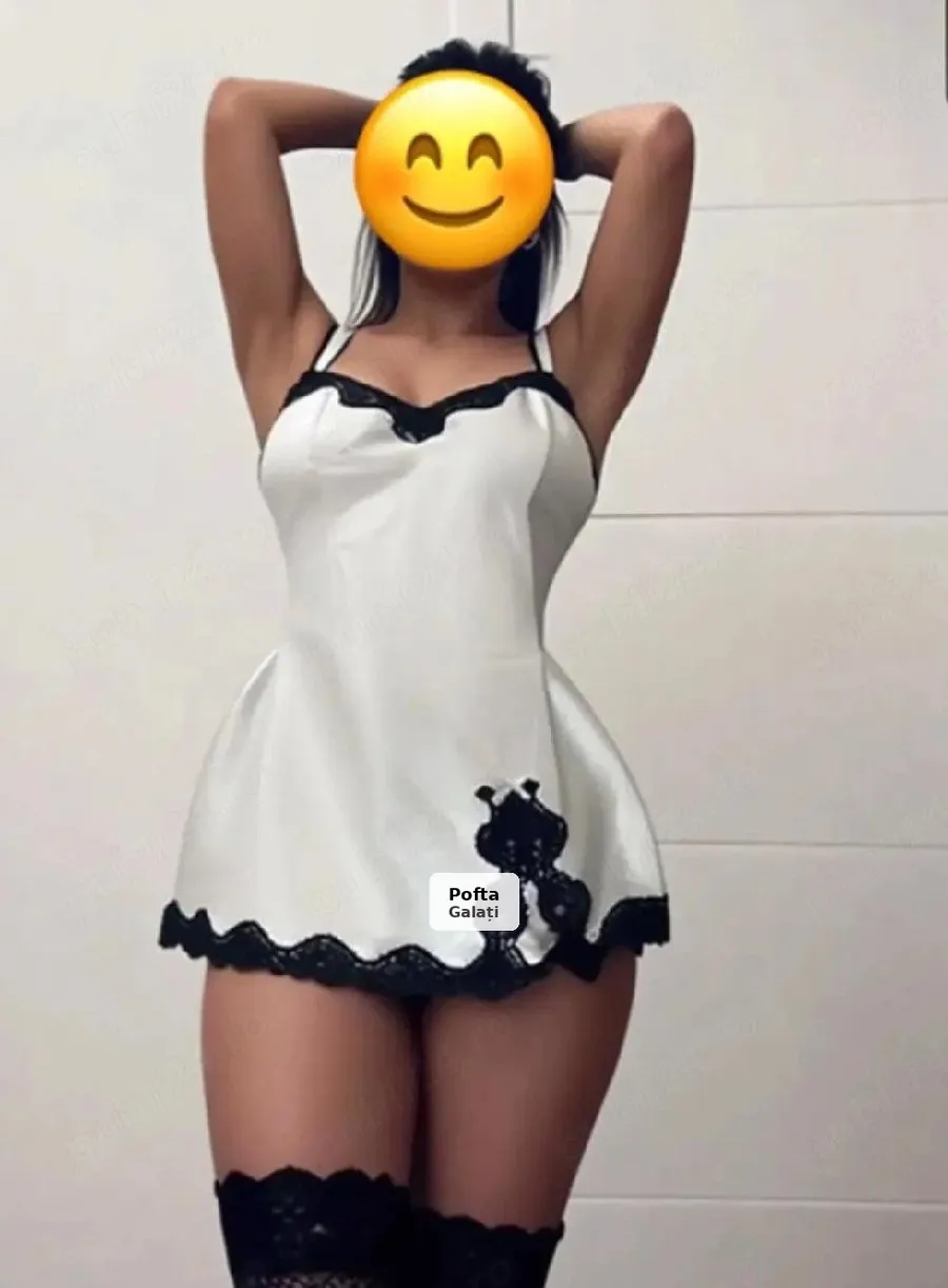 Sensual Brunette, Available for Travel - 1/1