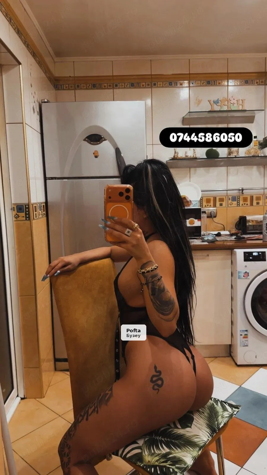 Roxana, sensual and mature - 1/3