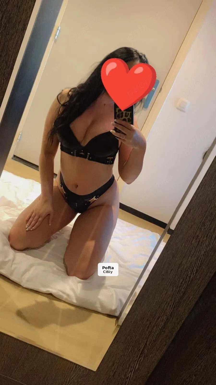 Hello, I'm Andra - 1/5