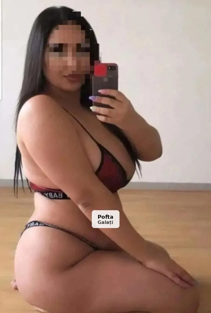 Brunette escort for unforgettable moments - 1/4