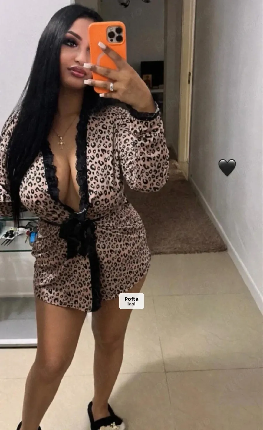 Amalia, Curvy Brunette - 1/3