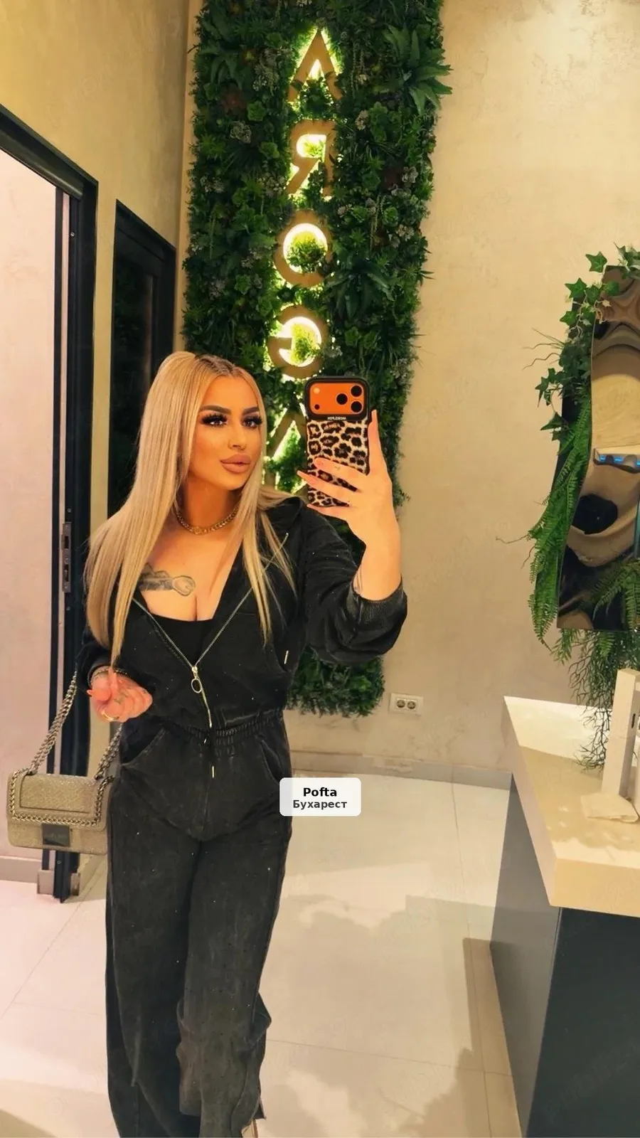 Elegant Brunette Available for Travel - 1/2