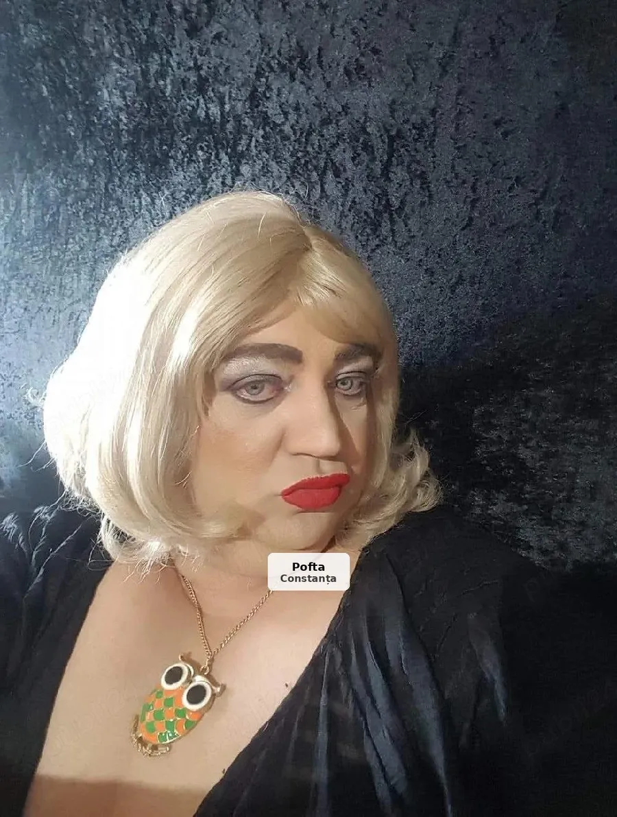 Transsexual voluptuos, locație privată - 1/4