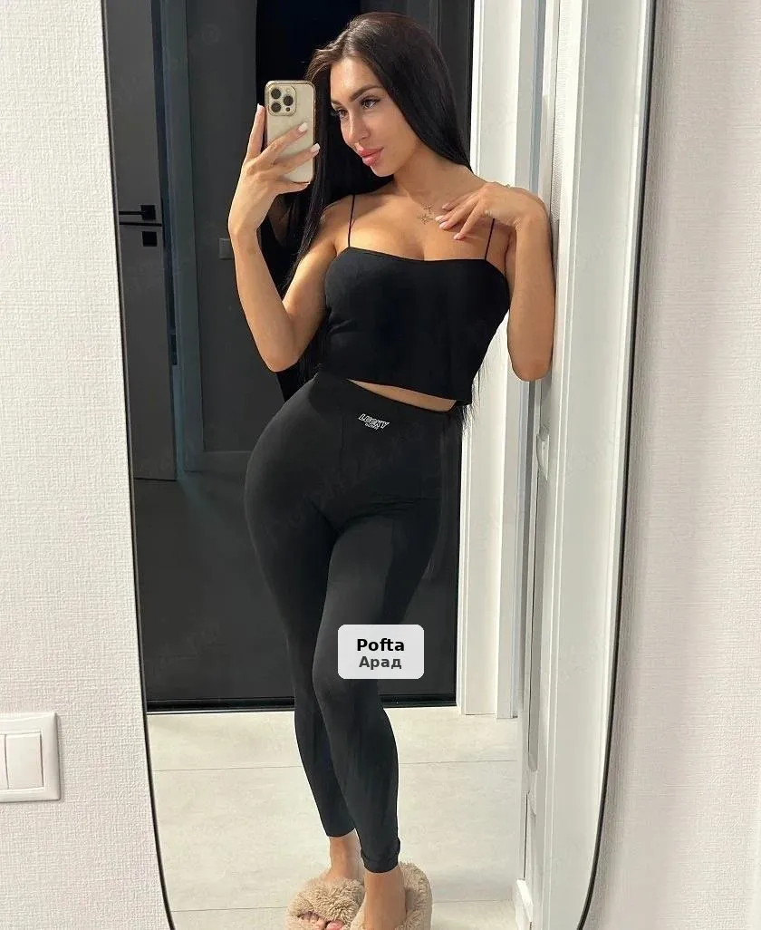 Ramona, brunetă sexy și singură - 1/1
