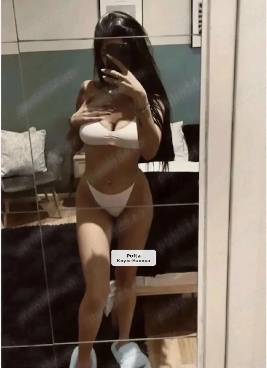 Ella, brunetă pasională și discretă - 1/2