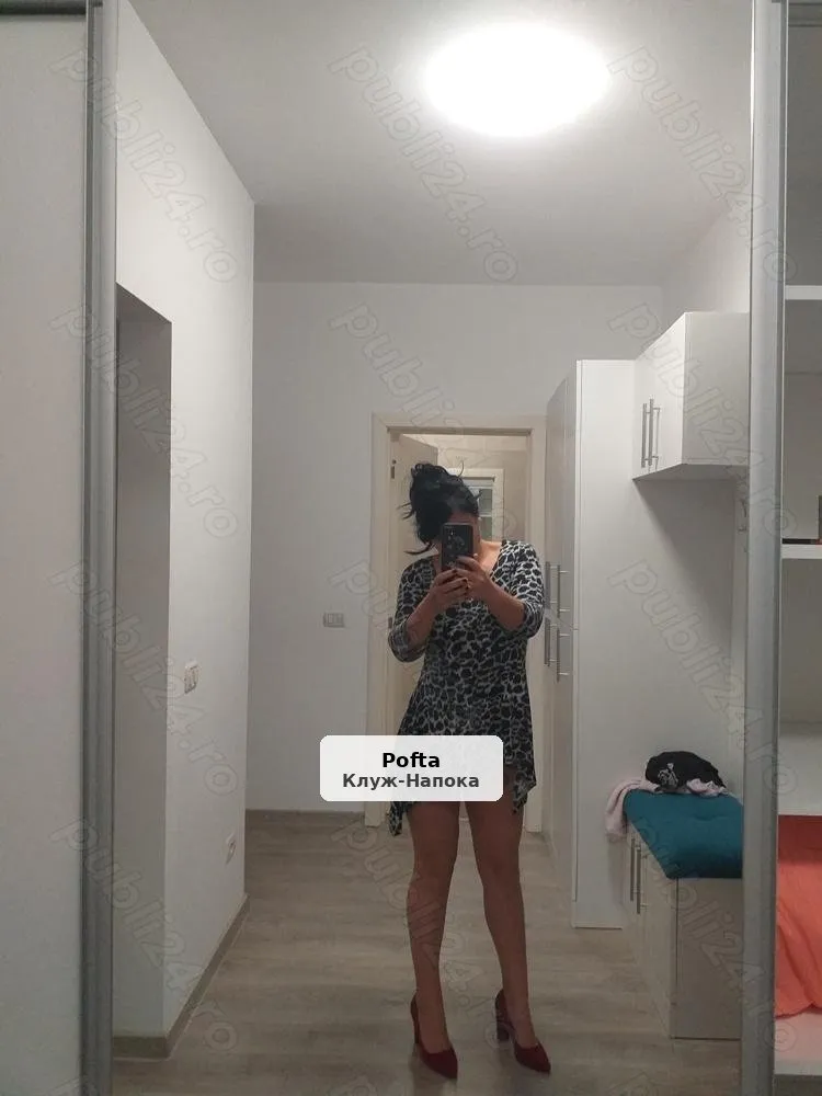 Mature Woman, 43, Refined and Passionate - 1/4