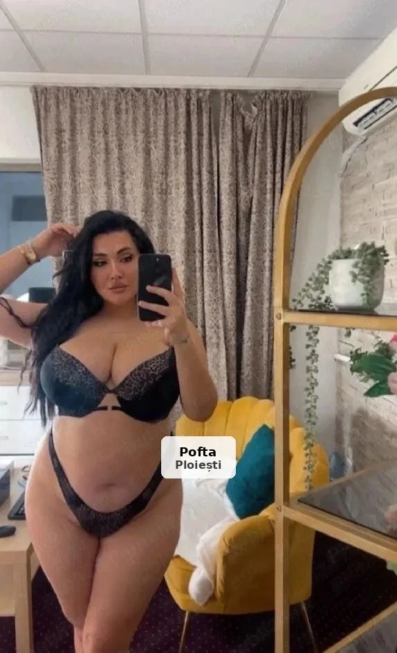 Renata, Curvy & Refined Brunette - 1/4