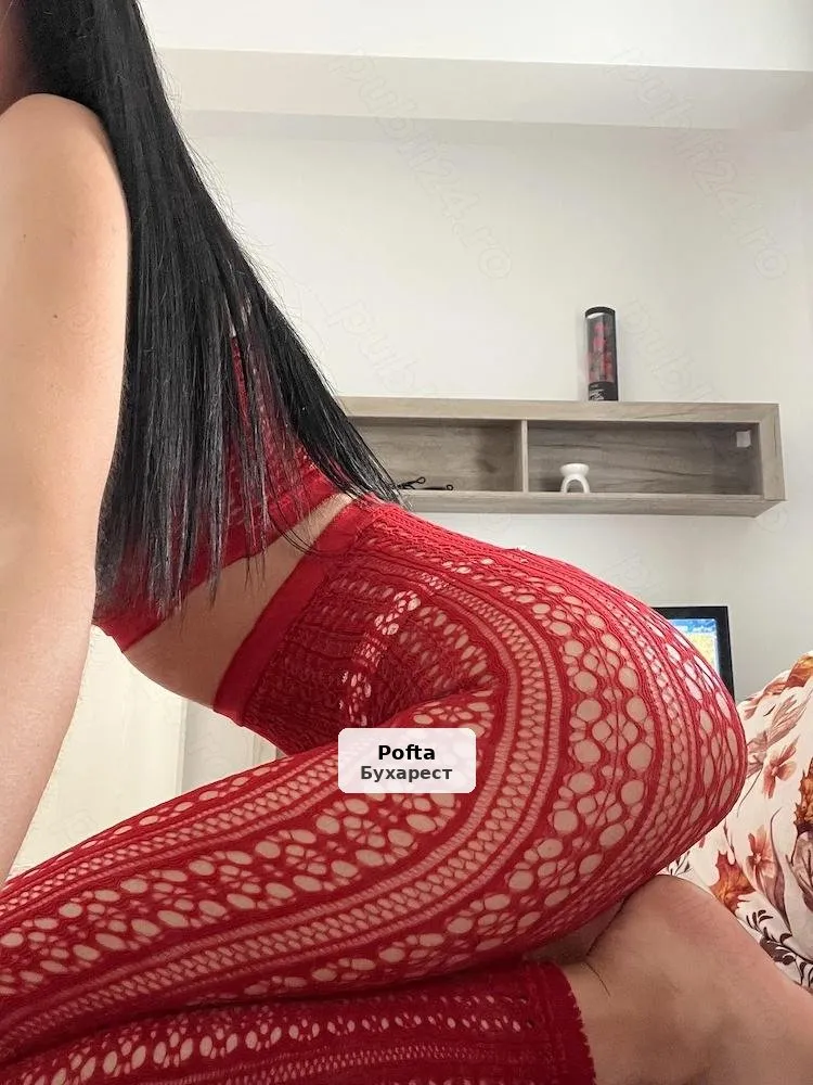 Sexy brunette in Militari Residence - 1/4