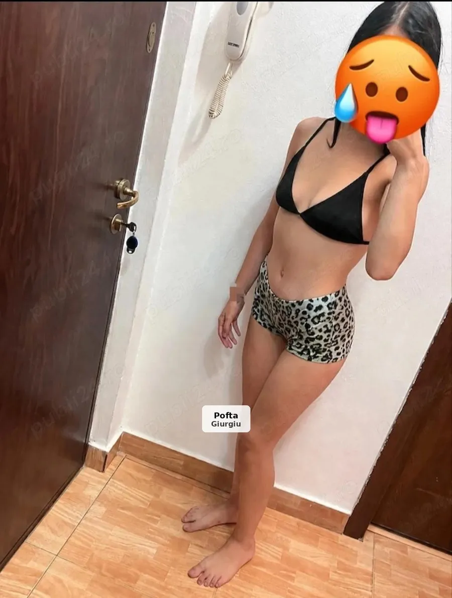 Brunetă slim disponibilă - 1/3