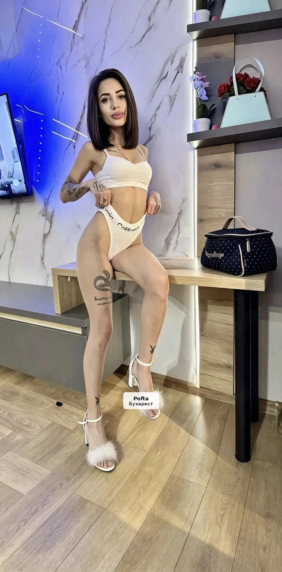 Slim brunette, I travel to you - 1/4