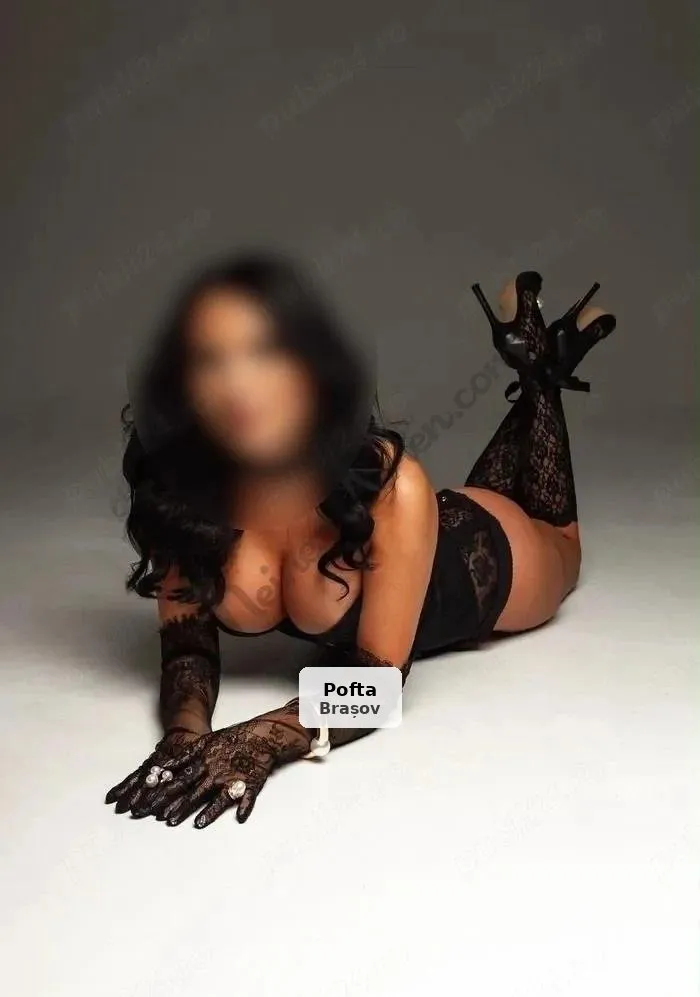 Brunetă fină, prezență sofisticată - 1/5