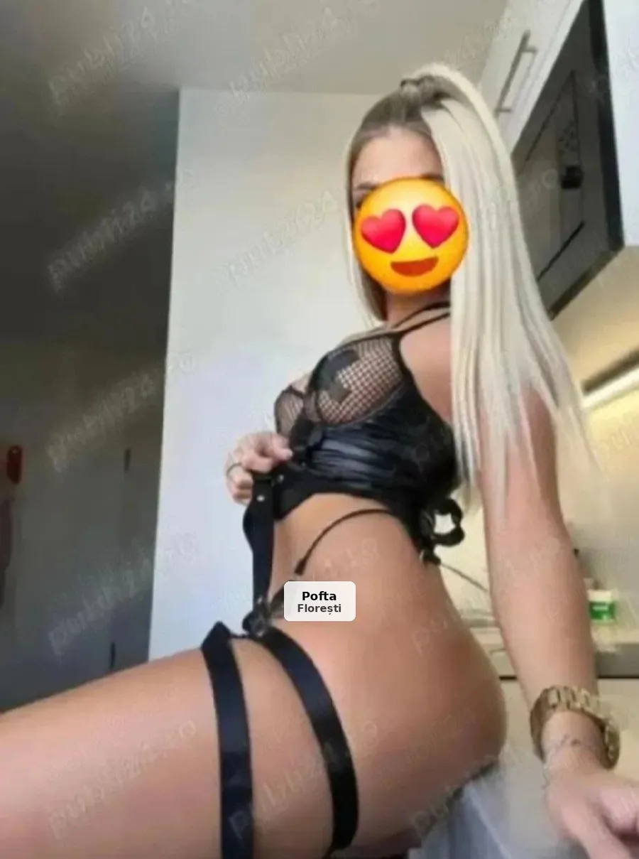 Blondă sexy pentru tine - 1/2