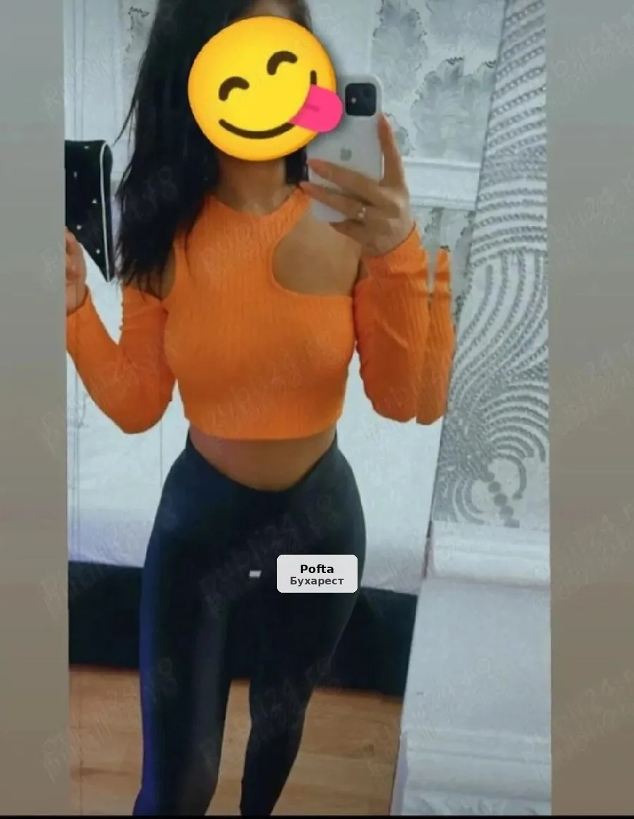 Discreet and Passionate Brunette Escort - 1/3