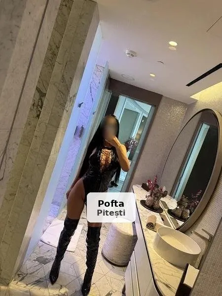 Naty, sexy and hot brunette - 1/4