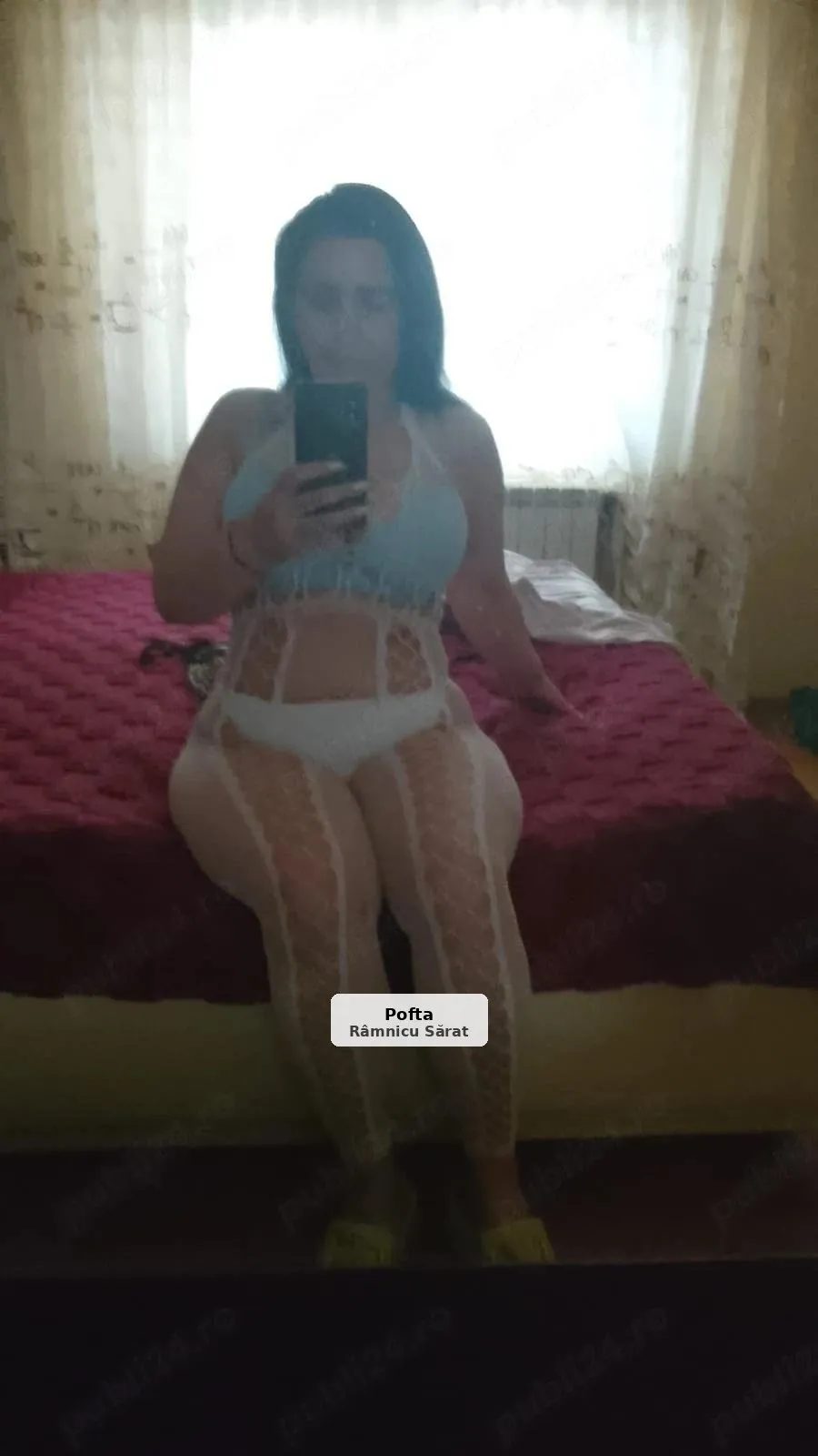 Ana, brunetă cu ochi albaștri - 1/1