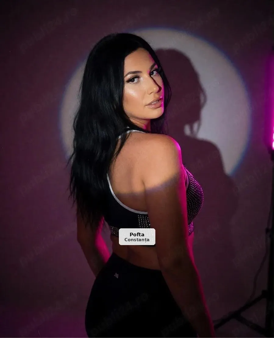 Vanessa, elegantă și provocatoare - 1/3