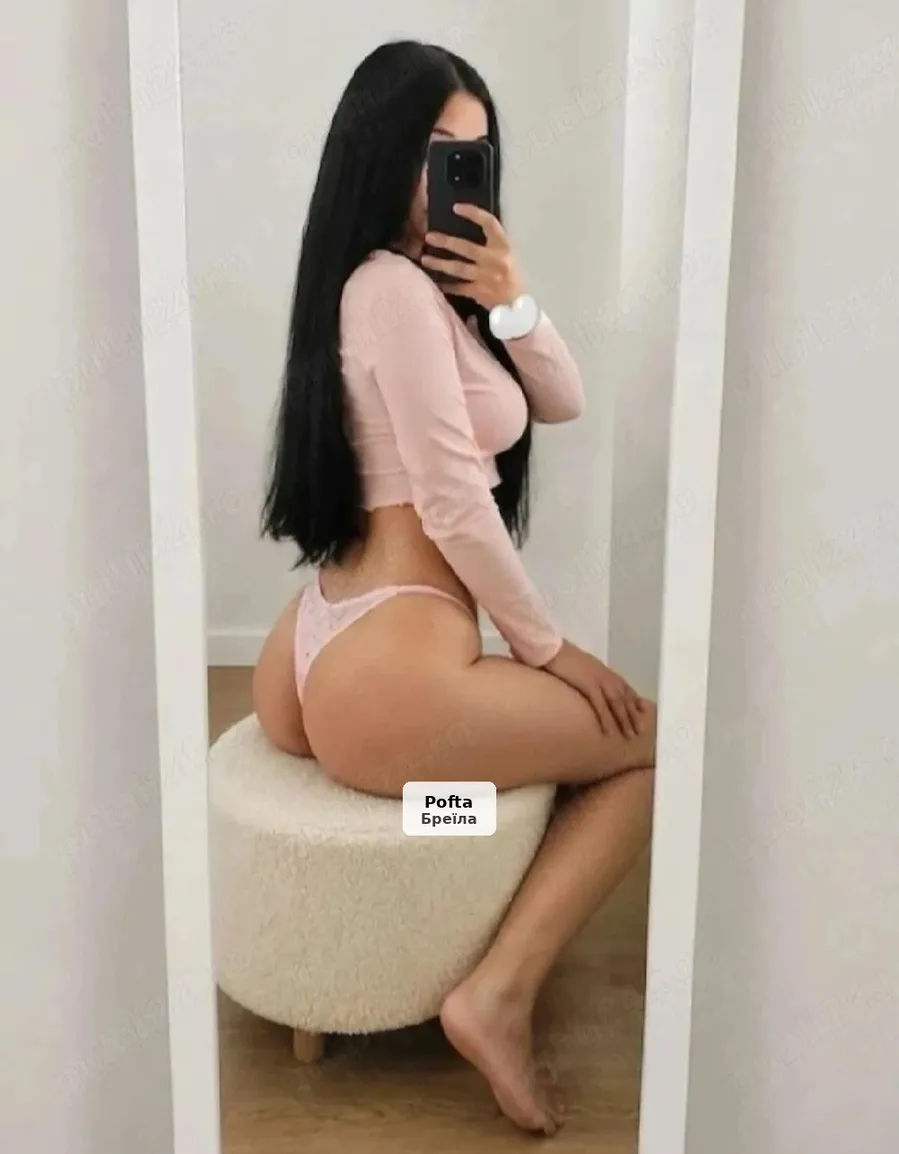 Sexy & Passionate Brunette - 1/4
