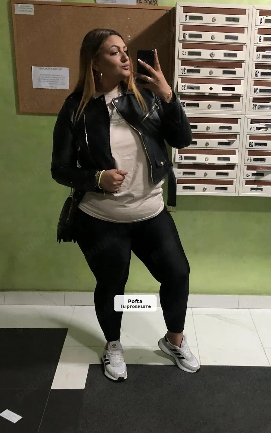 Ana, Real & Discreet BBW - 1/5