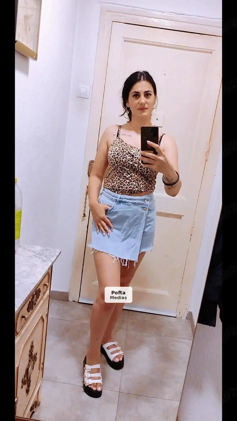 Femeie feminină și discretă în oraș - 1/3