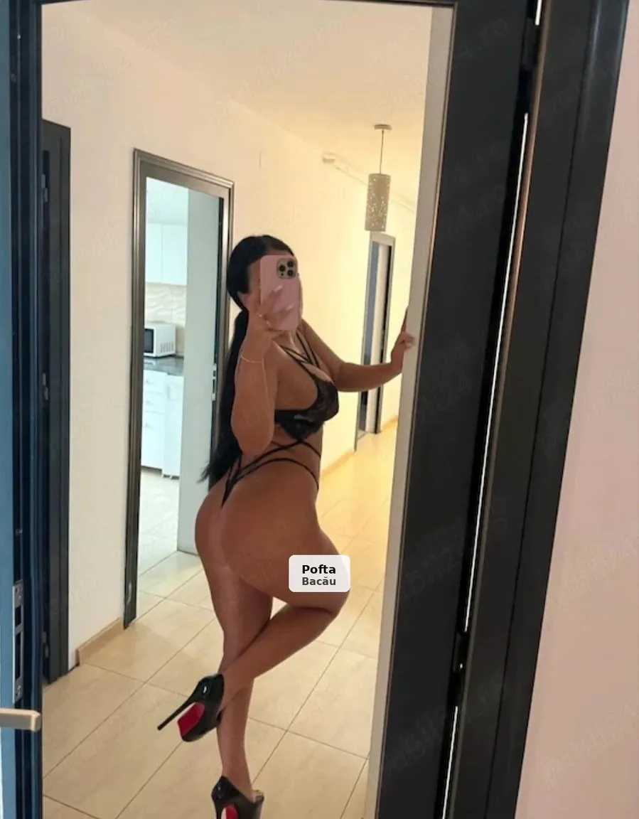 Vanesa, gorgeous brunette - 1/3