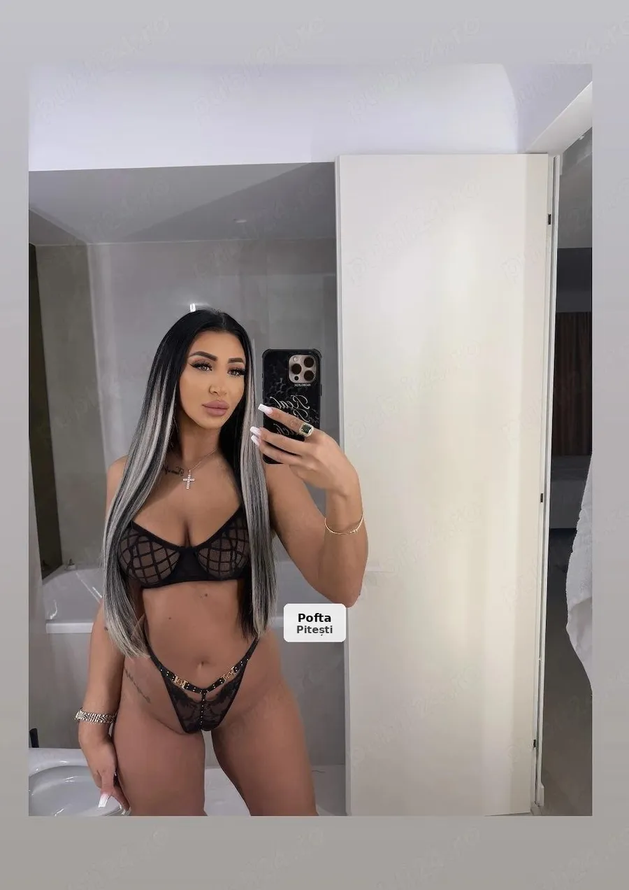 Brunetă sexy, poze reale - 1/4