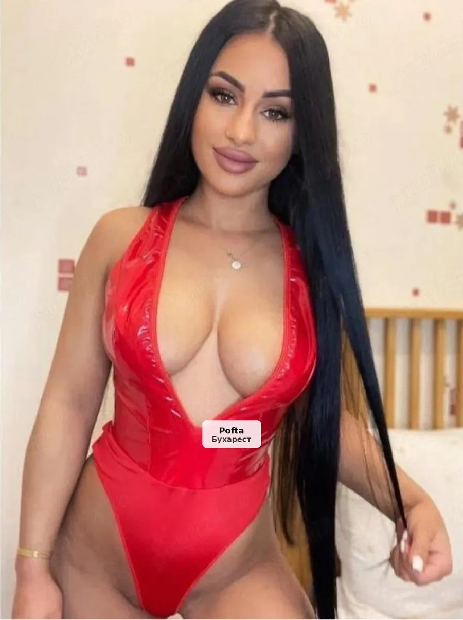Fine brunette, private location and travel - 1/3
