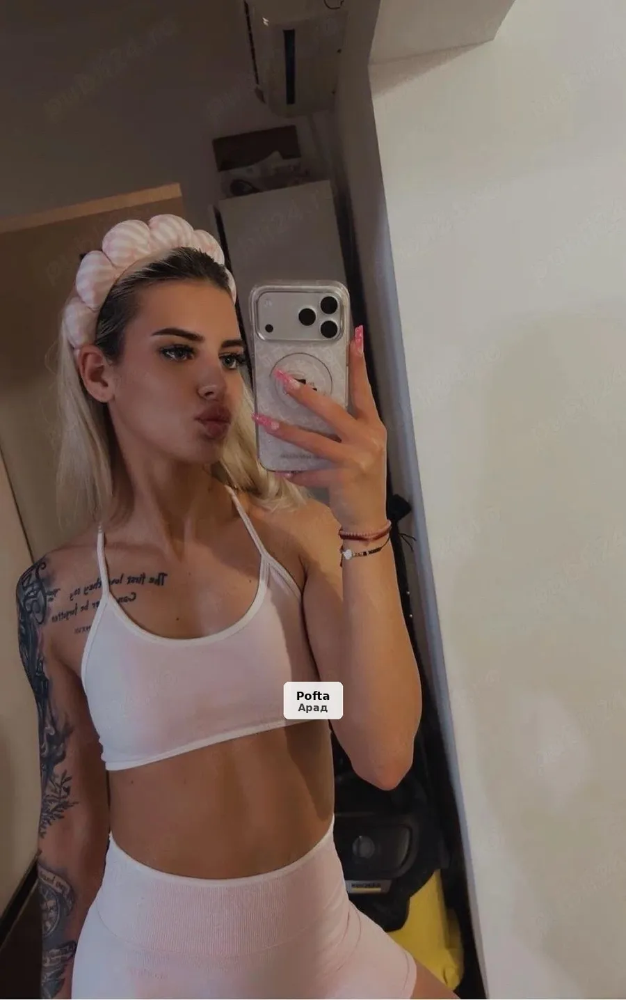 Blondă 22 ani, discretă și rafinată - 1/2