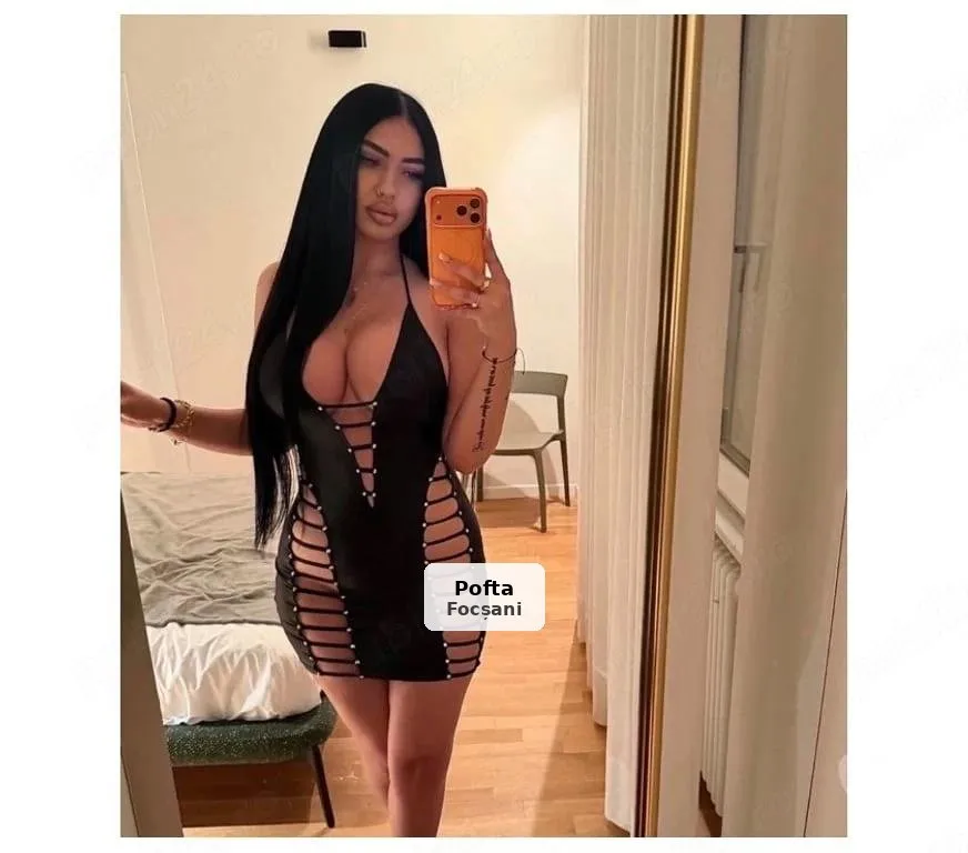 New in town, Outcalls only, Couples welcome - 1/2