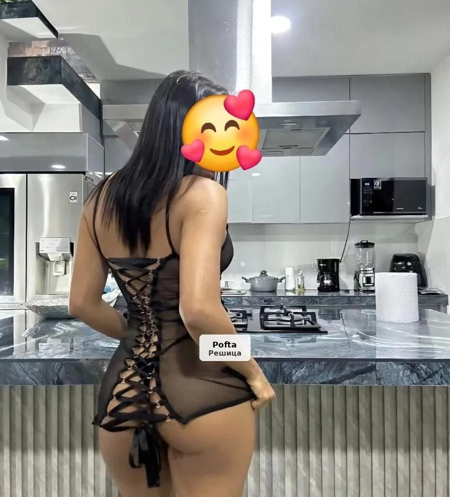 Curvy Brunette, First Time in Town - 1/5
