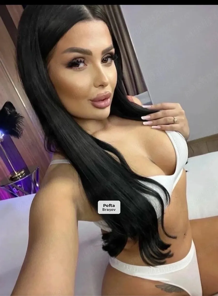 Vanessa, web shows and in-person visits - 1/2