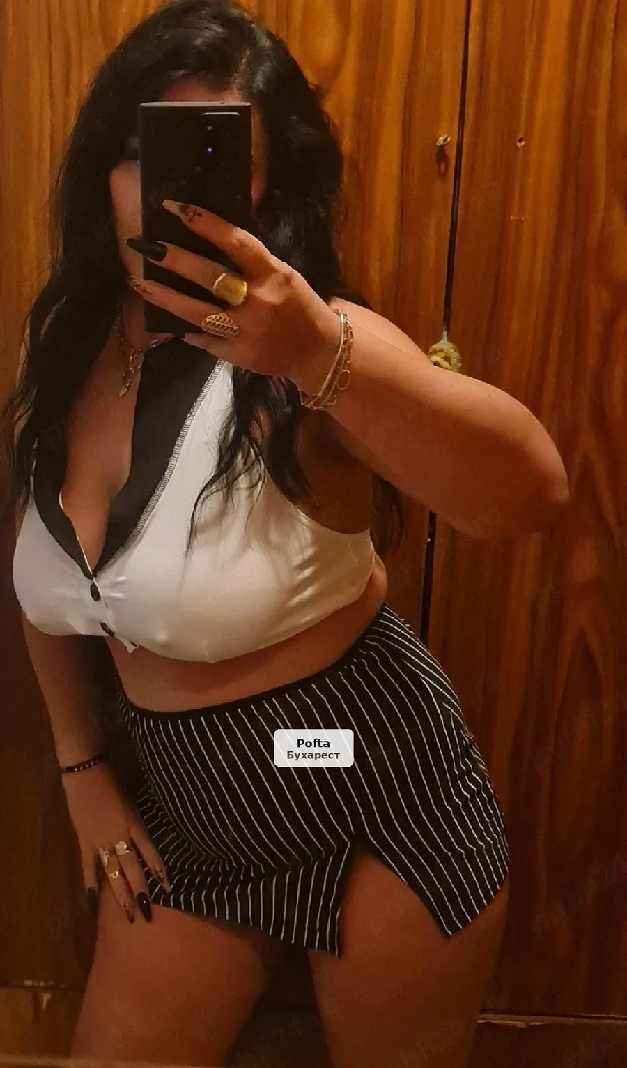 Mature Lady, Real Photos - 1/5