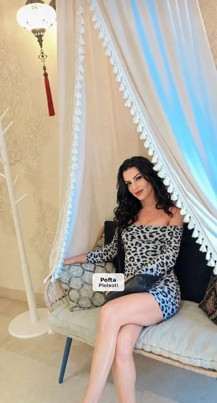 Elvira, transexuală, fină și senzuală - 1/4