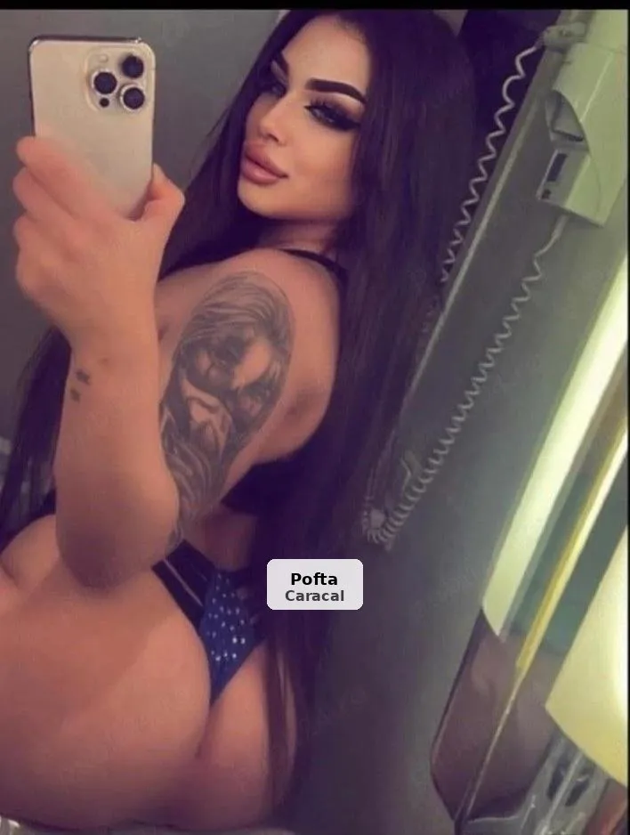 Roxy - Private Location & Travel - 1/4