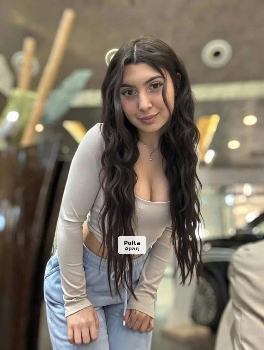 Alexa, brunetă senzuală - 1/2