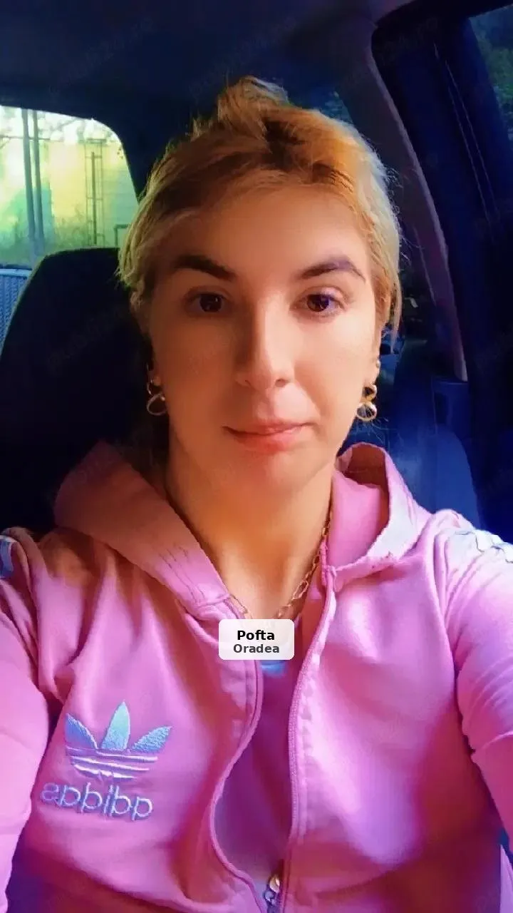Sexy Blonde in Onești - 1/2