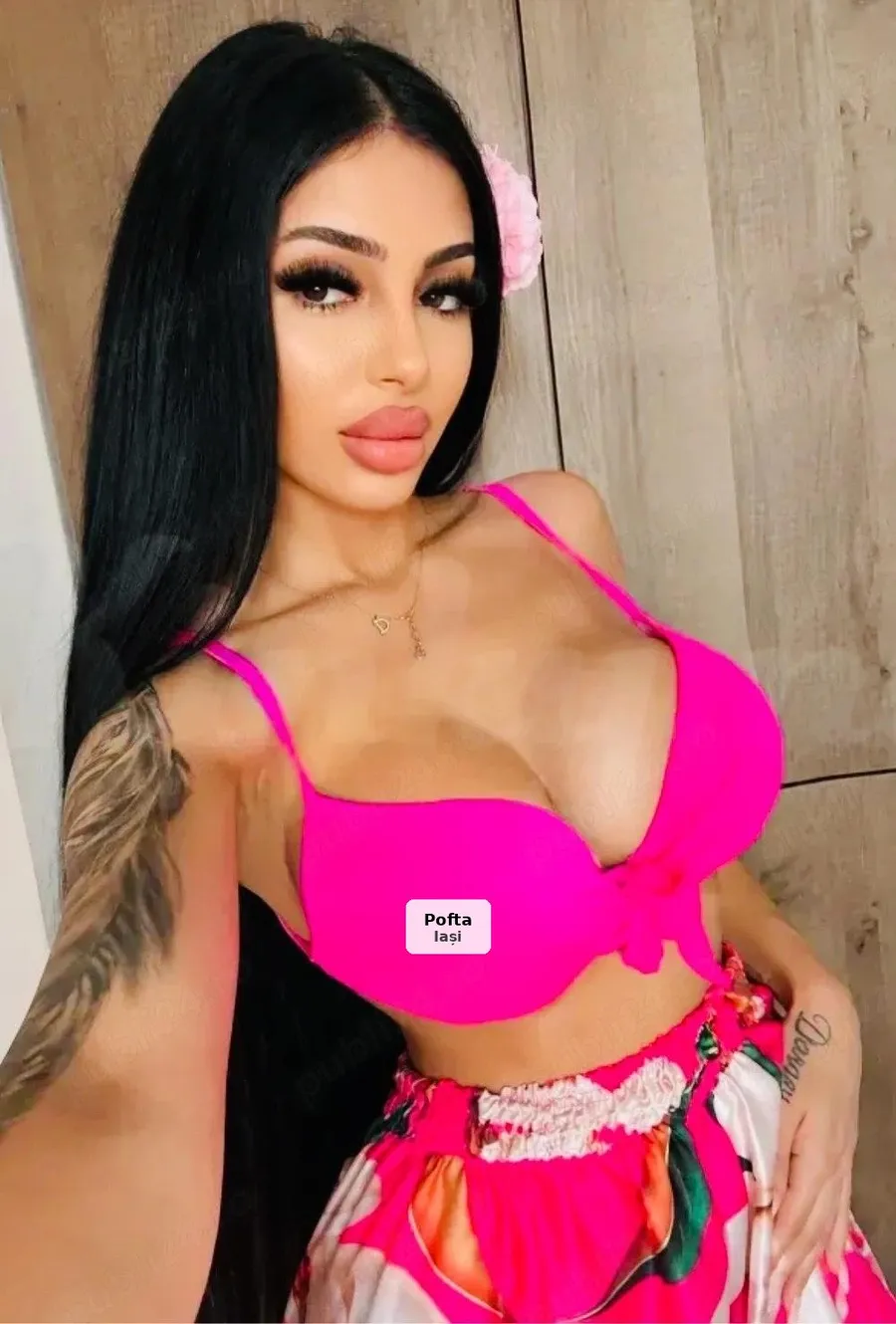 Tânără sexy și stilată - 1/1