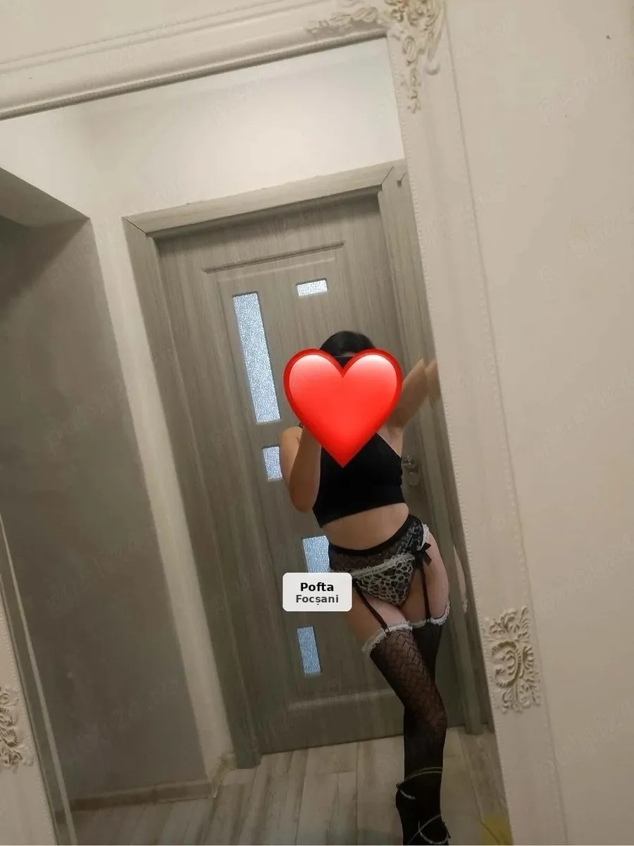 Unexpectedly Seductive – I'm Waiting for You - 1/4