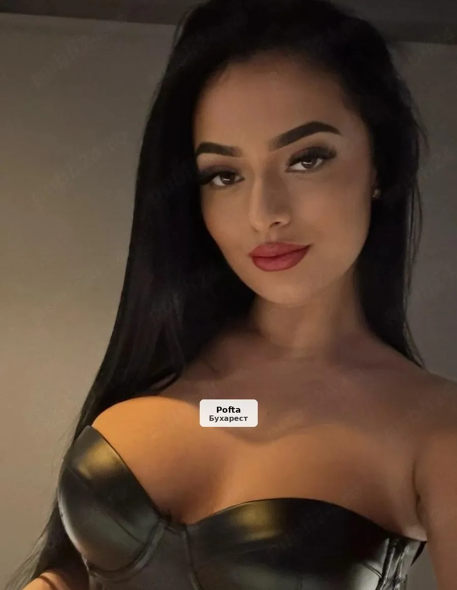 Hot Brunette, New in Town - 1/4