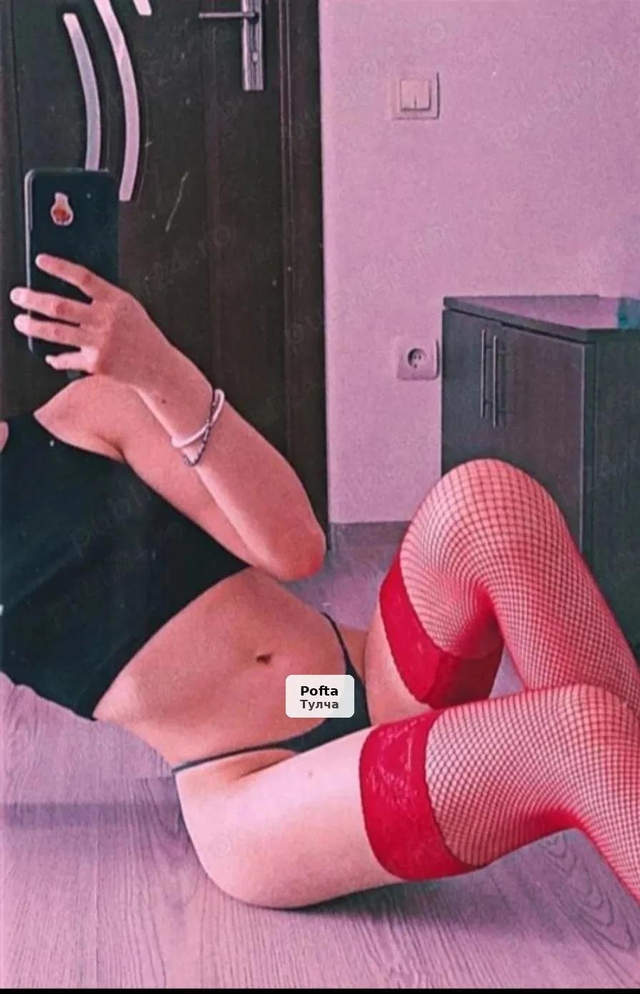 Creolă slim, brunetă sexi - 1/2